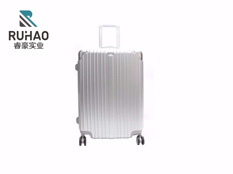 24寸万（wàn）向轮拉杆箱